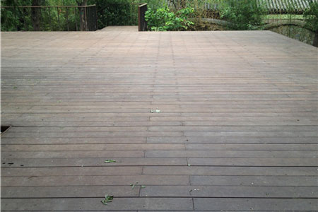 Beijing Xiangshan Club used 1500 sq meters dassoXTR rain clad siding, decking, and lumber. it's a Comprehensive application of door, window, corridor and finished in 2014.