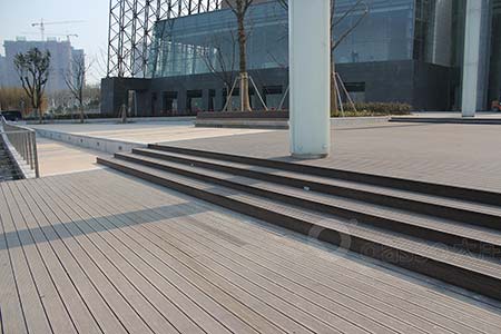 Exterior walkway and steps made of dassoXTR fused bamboo decking