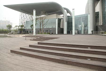 Exterior walkway and steps made of dassoXTR fused bamboo decking