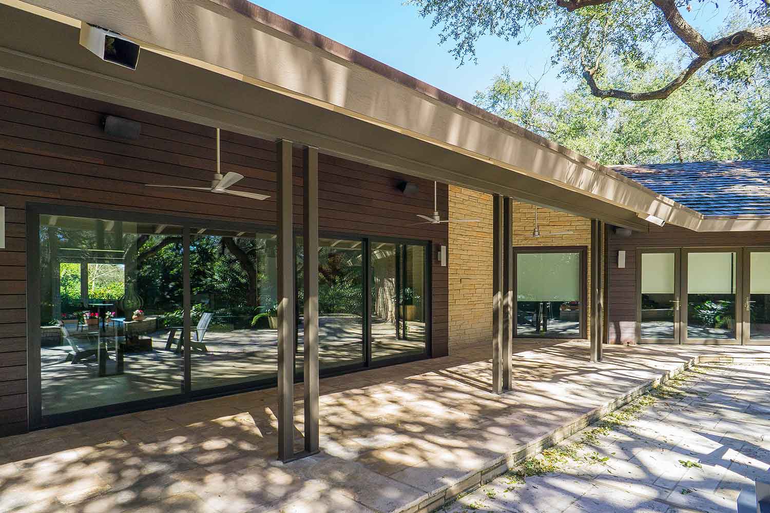 Within the vibrant neighborhood of Olmos Park in San Antonio, Texas, rests this beautiful ranch-style stone home.  When architect Elizabeth D. Haynes was given the task of designing the remodel and new addition to the home, she turned to Voyles Orr Construction to make the dream a reality.  Haynes chose dassoXTR RainClad Siding for the exterior around the home. This product is made from Fused Bamboo® that uses a clip system to produce a seamless rainscreen siding.  The equally stunning and strong Ipe-like appearance gives a wonderful contrast to the stone exterior.