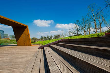 dassoXTR fused bamboo decking used on steps at Shanghai Houtan Park