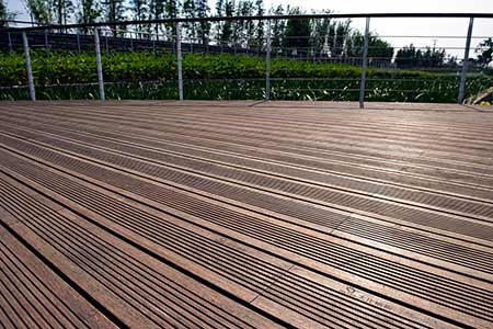 dassoXTR fused bamboo decking used in a walkway at Shanghai Houtan Park